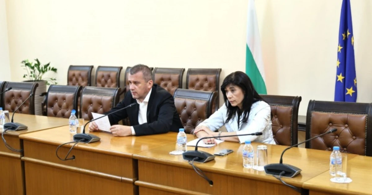 Министър Георги Пеев: Необходима е дългосрочна стратегия за развитие на железопътния транспорт