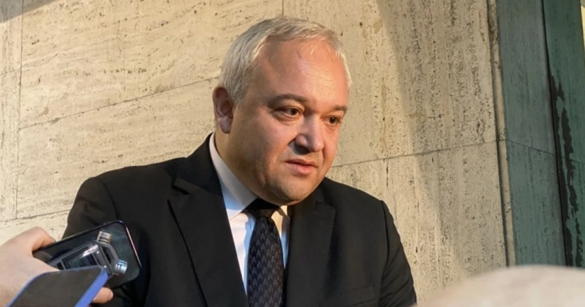Задава се екшън! МВР шефът замина за САЩ