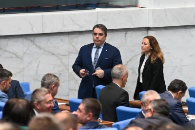 "Продължаваме Промяната" събра нужните подписи за ново извънредно заседание на парламента