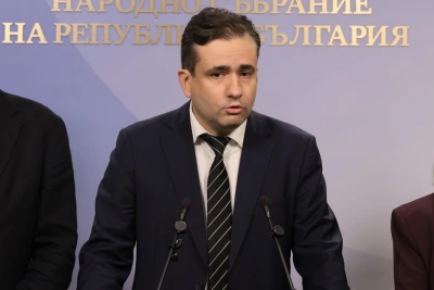 За да продължи разследването си: Прокуратурата иска имунитета на Божанов