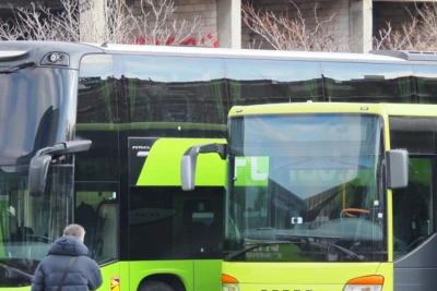 "Това е позор": Автобуси от Северна Македония отидоха за митинг на Вучич за "Обединена Сърбия" (ВИДЕО) 