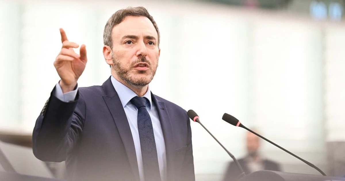 Румен Радев влезе в позиция на Европарламента заради колебливост към Русия
