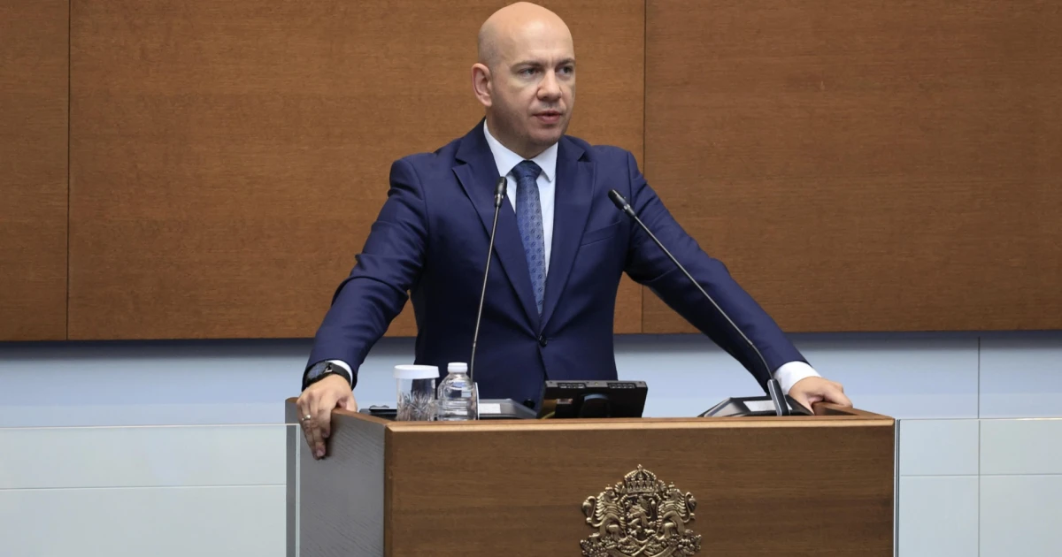 Вицепрезидент на българска федерация: "Енчо Керязов не се справя с позицията на министър на младежта и спорта"