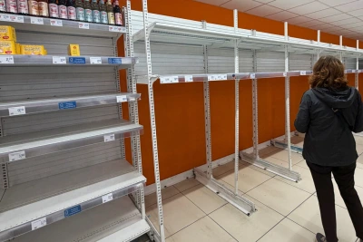 Мелони обеща помощ срещу скъпото гориво пред празните рафтове на магазините