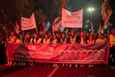 Сръбските студенти закриха кампанията си с огромен митинг преди изборите в неделя (ВИДЕО)