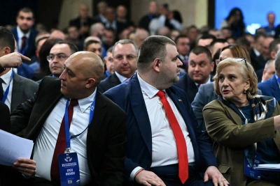 Бизнес закуска: 🥐 Какво означават арестите в ДПС; $25 млрд санкция за Meta; Промените за почасовия труд остават на дневен ред;