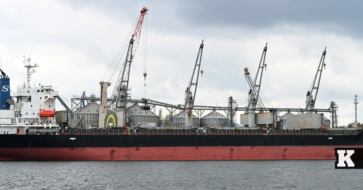 Корабите плътно по западния бряг на Черно море
