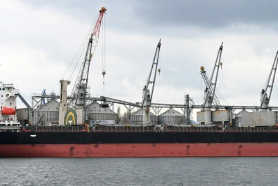 Корабите плътно по западния бряг на Черно море