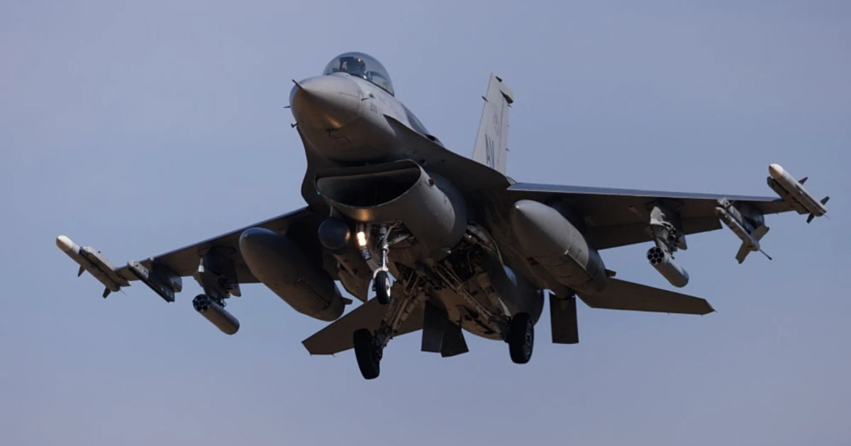 С парите за F-16 можеше да си купим F-35: Командващият ВВС пак настоя, че ни трябват самолети