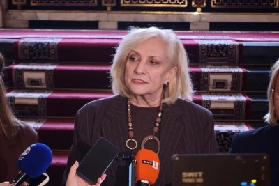 "Аз съм била в такава кола, всичко се вижда": Искра Михайлова обвини Доцова, че е избягала като нарушител (ВИДЕО)