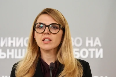 Нито дума за сръбския посланик: Велислава Петрова се срещна с недопуснатите българи в Сърбия