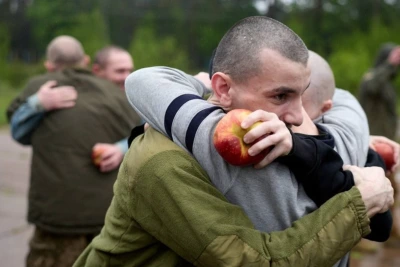 Украйна си върна военнопленници, за които се смяташе, че са загинали при руския терор в Еленовка (СНИМКИ)