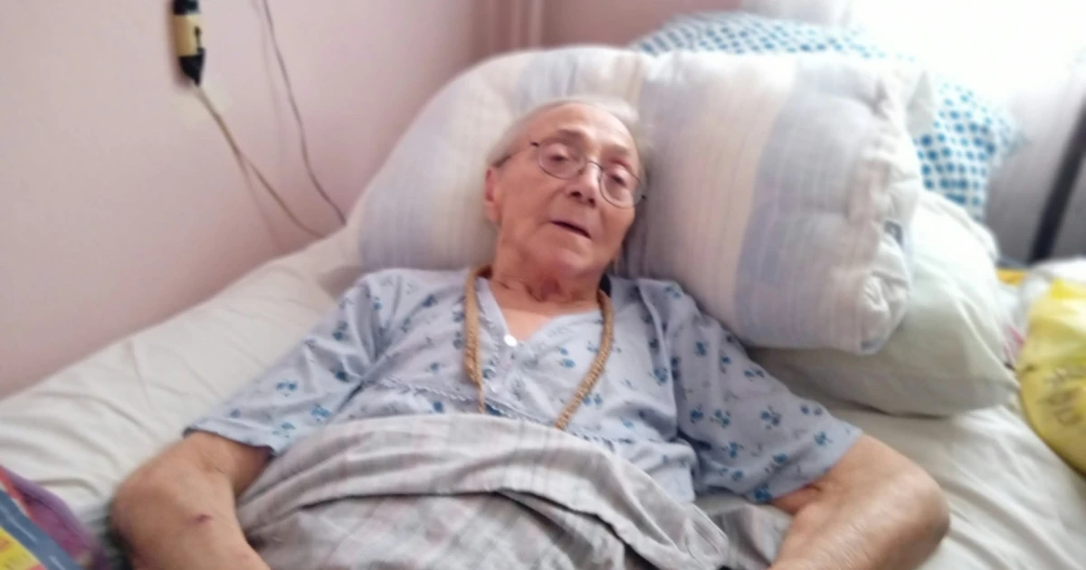 90-годишната д-р Величка Младенова има нужда от помощ, за да продължи да служи на хората