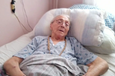 90-годишната д-р Величка Младенова има нужда от помощ, за да продължи да служи на хората