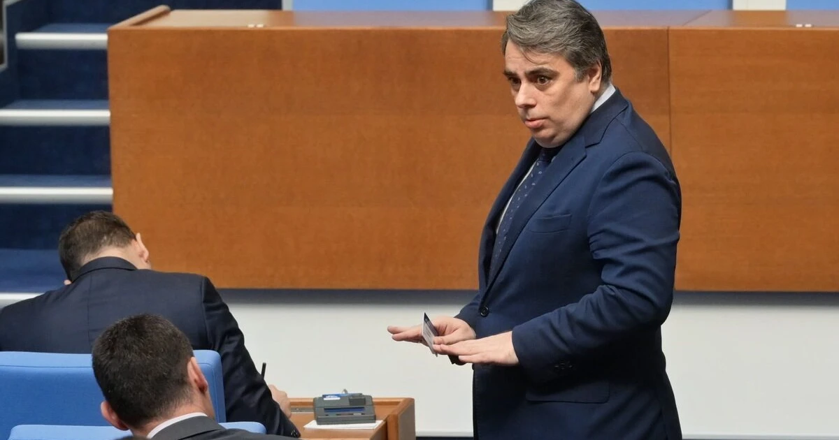 "Продължаваме промяната" поиска Доцова сама да подаде оставка