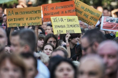 Дийпфейк порно и интимни снимки онлайн: кога законът ще застигне кибертормоза в България