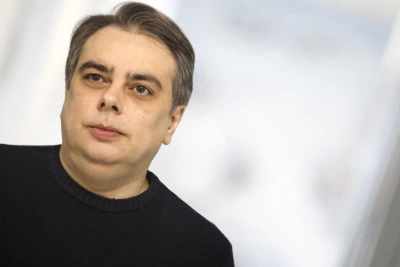 Асен Василев гласува: Да изберем човек, от който няма да ни е срам