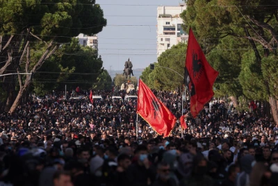 Втора седмица на протести в Европа: по-мирни, но не съвсем