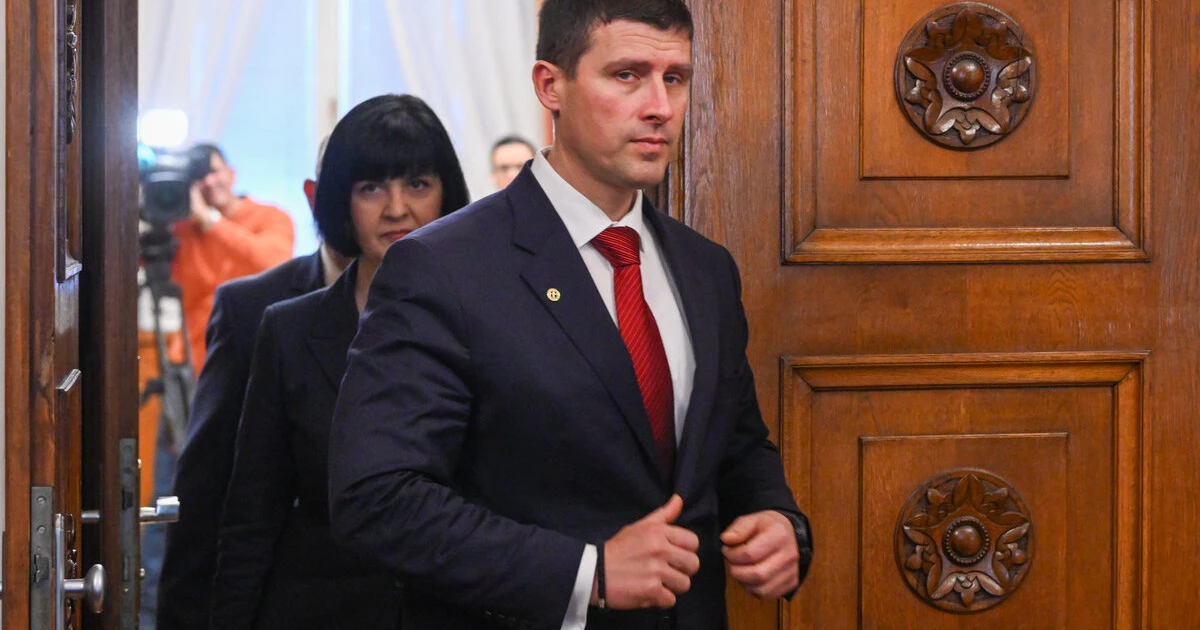 Ивелин Михайлов вижда последователно отстраняване на хора, свързани с управлението