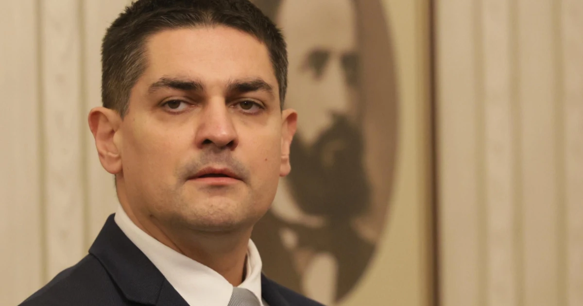 "Ако Йотова загуби - сме в ситуация на предсрочни парламентарни избори": Радостин Василев с призив към избирателите си