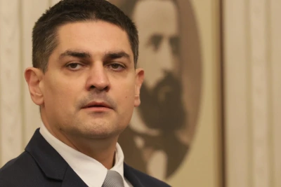 "Ако Йотова загуби - сме в ситуация на предсрочни парламентарни избори": Радостин Василев с призив към избирателите си