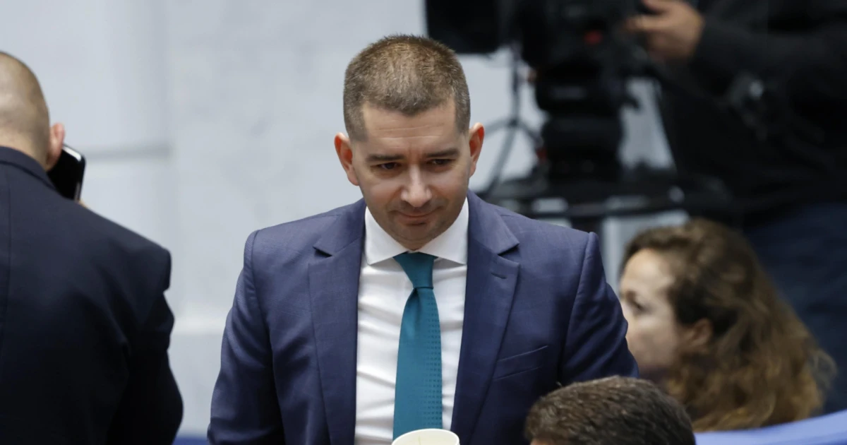 Има ли значение кой е президент - щом Радев управлява? Слави Василев с обяснение за ниската избирателна активност