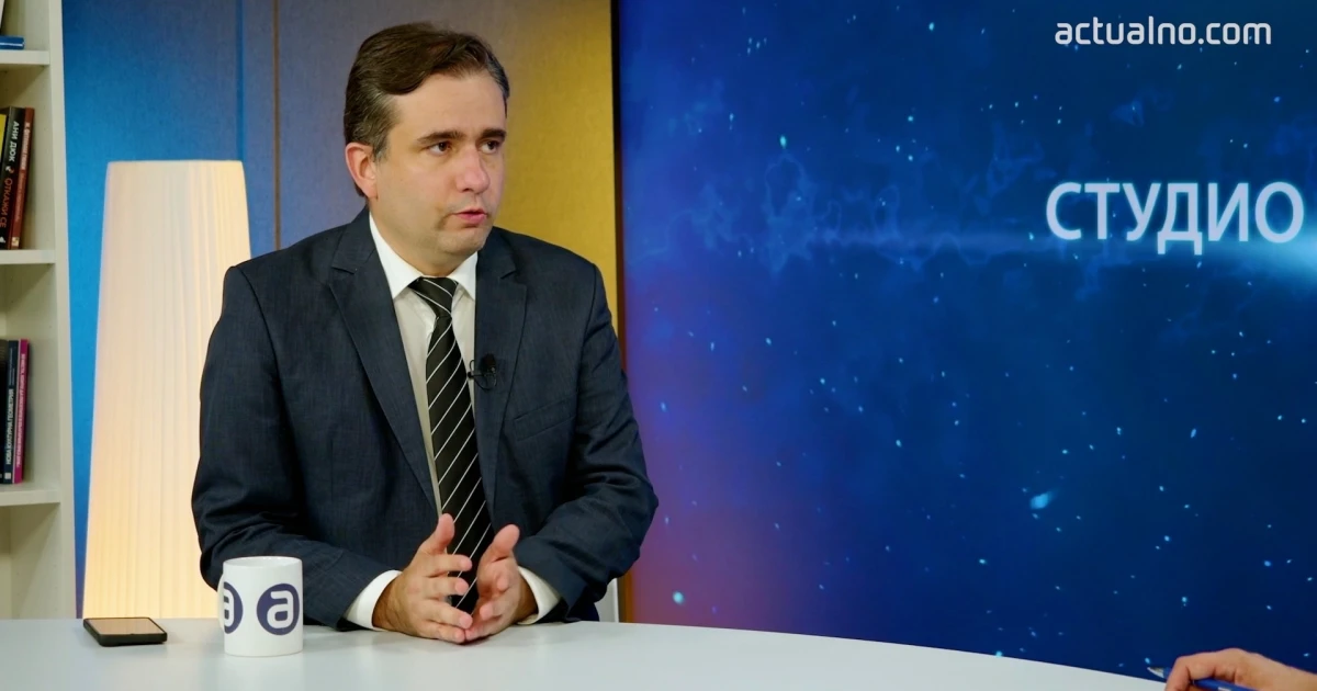 Божанов обвини властта: Радев агитира за Йотова през правителствените канали