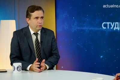 Божанов обвини властта: Радев агитира за Йотова през правителствените канали