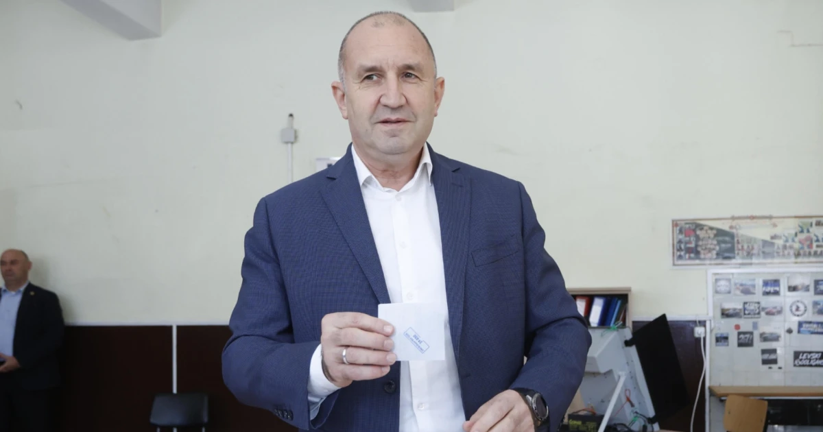 "Време е Радев да отвори третия плик": Костадин Ангелов със загадъчно послание към премиера