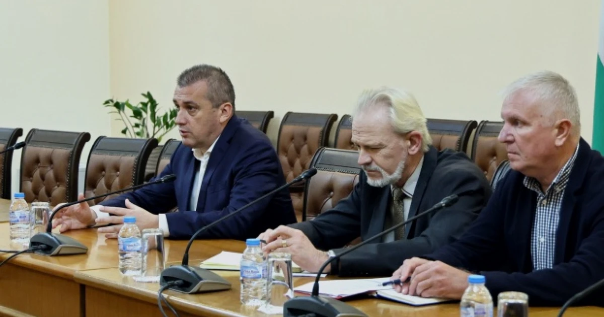 Министър Георги Пеев: Приоритет е гарантирането на добри условия на труд и сигурност за служителите, които ще преминат към „Ивкони Експрес“