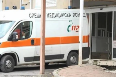 Жена е с опасност за живота, деца на 3 и 5 години пострадаха при тежка катастрофа край Бургас вчера