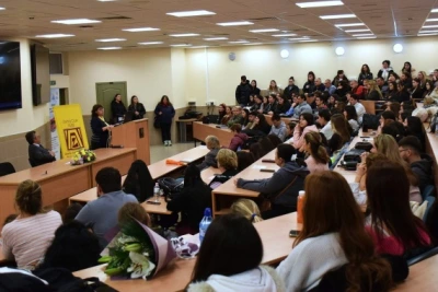 В Русенския университет беше представен документалният филм „Цвете в бурята“ в подкрепа на борбата с рака на гърдата