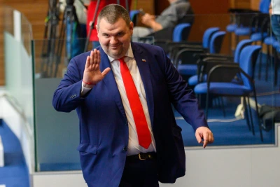"Разпореждането е отгоре": как Пеевски срина активността на места с 90%