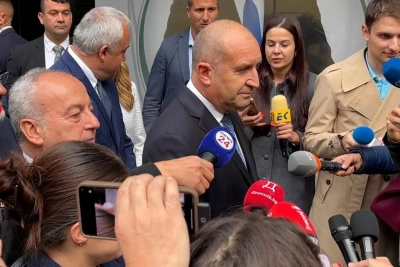 "Опитът на правителството да назидава медиите е опасен": АЕЖ отговори на пресцентъра на Радев 