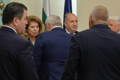 Правителството да не назидава медиите, те не са му пресцентър, настояват журналисти