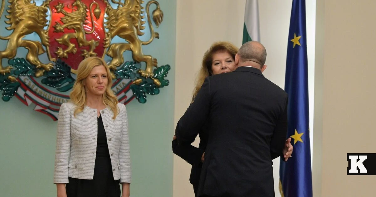 Коментар | "Правителствената информационна служба е оторизирана да съобщи..."