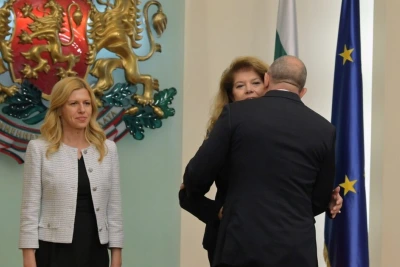 Коментар | "Правителствената информационна служба е оторизирана да съобщи..."