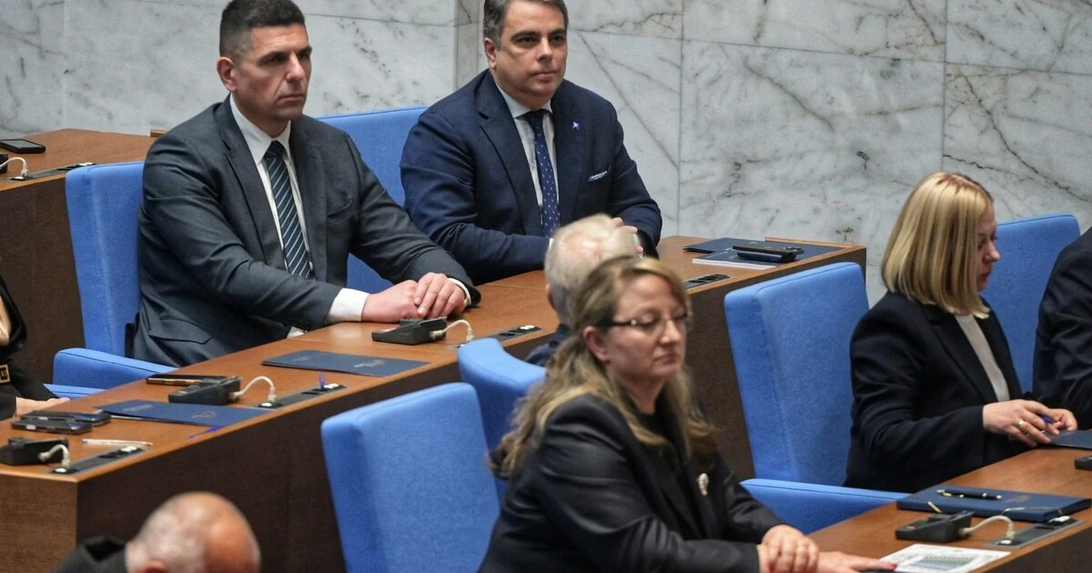 Планирани са изслушвания за антените на "Старлинк" и помилвания на затворници