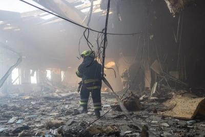За една нощ: Украйна подпали втори голям руски завод. Русия пак бомбардира Харков (ВИДЕО)