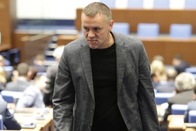 "Това ли ни готвите": Ицо Хазарта попита Йотова трият ли се критични страници, преди и неговата да бъде премахната