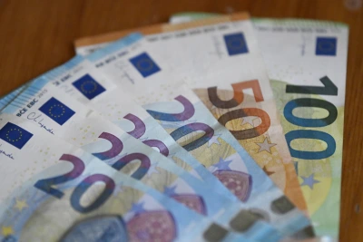 Еврото стигна най-ниското си ниво от близо година и половина