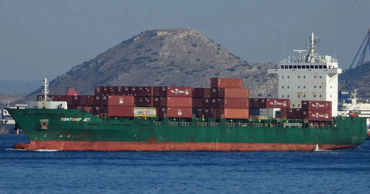 Над 20 контейнера са изпадали в морето след удара срещу Contship Jet