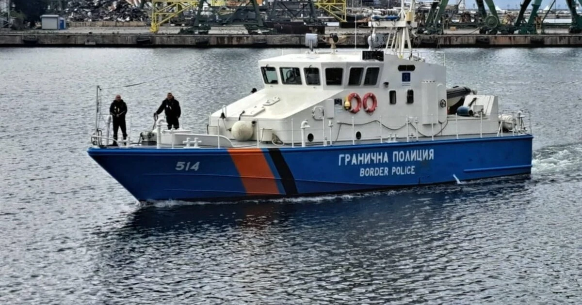 Екипажът на атакувания контейнеровоз пристигна във Варна