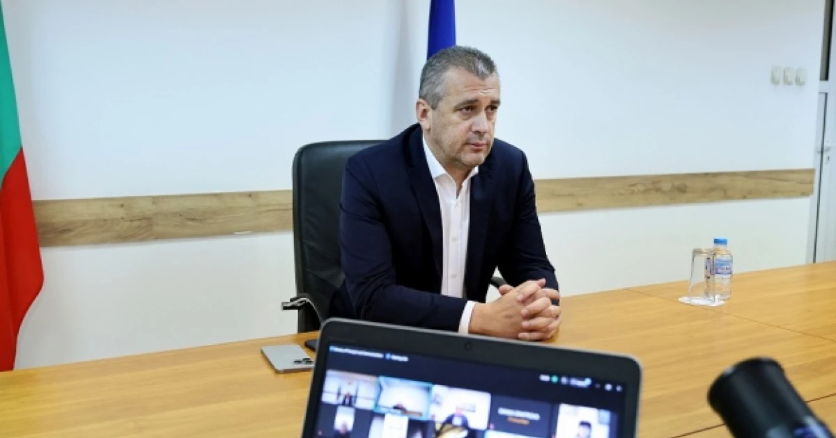 Министър Георги Пеев настоява за плавателни коридори по Дунав за блокираните български кораби