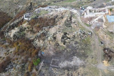 Археолози откриха монументална сграда в средновековния град Русокастро