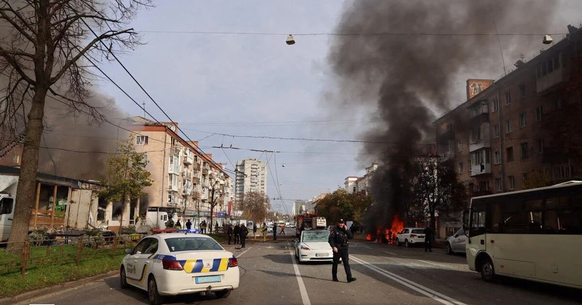 Руски удари убиха близо 20 души при атака по влак и сгради в Украйна