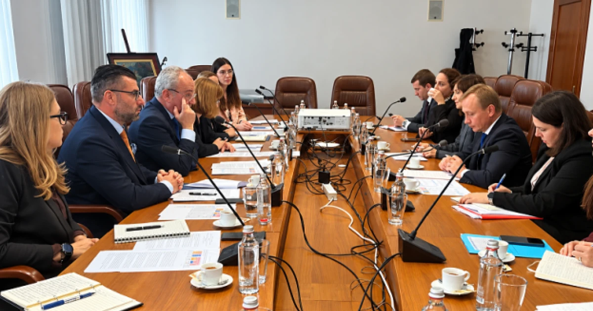 Министърът на финансите проведе среща с европейския комисар по бюджета