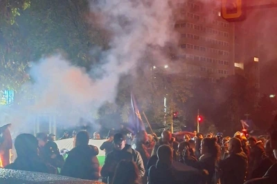 "Радев в Сибир": Граждани протестираха пред руското посолство