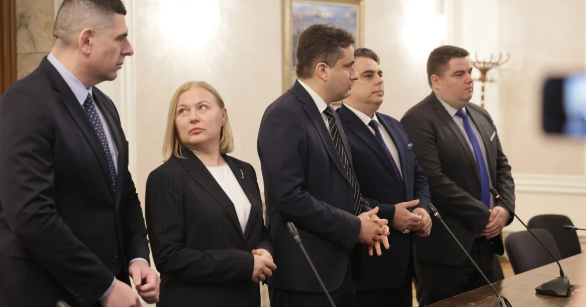 "Демократична България": Йотова лъже. Комисия, назначена от Радев, е предложила помилването на Петричкия Ескобар (ВИДЕО)