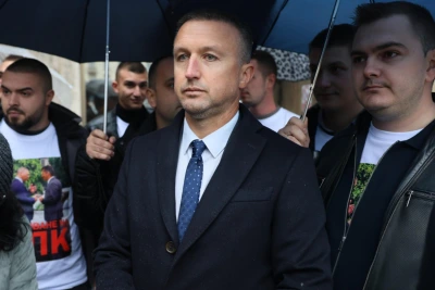 "Няма да склоня глава и пред най-зловещия диктаторски режим": Кметът на Белица благодари на Пеевски